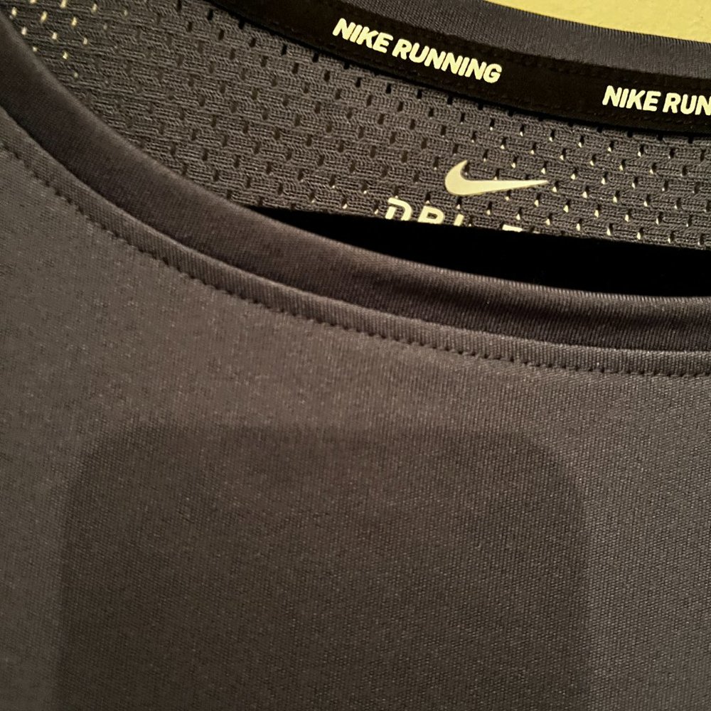 Nike‎ Running Dri-Fit - Gray Plus Size Short-Sleeve Shirt (1X) - Picture 10 of 15